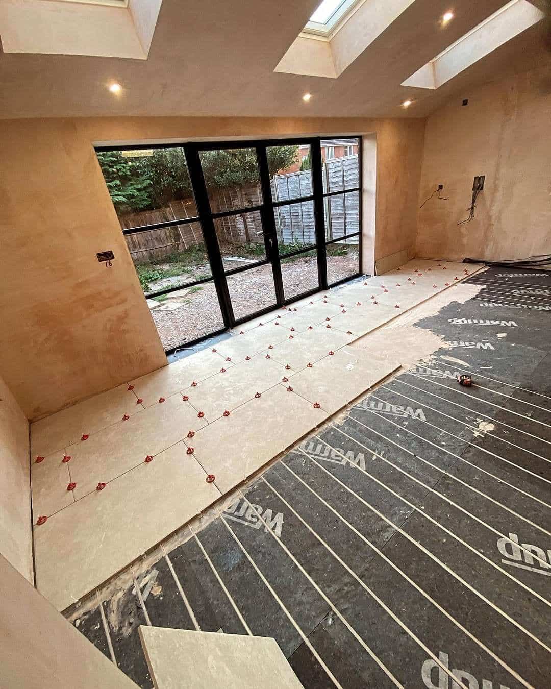 Plancher chauffant hydraulique mince et carrelage