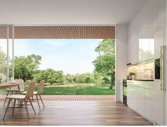 Cuisine ouverte avec grand jardin